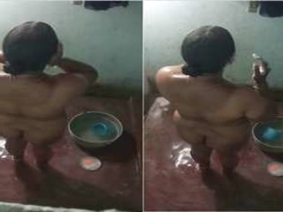 Today Exclusive- Desi Telugu Bhabhi Bathing C...